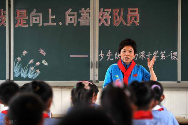 据西班牙《每日体育报》报道，巴萨全队已经从瓦伦西亚返回巴塞罗那，在本轮战平后队内的气氛非常紧张。